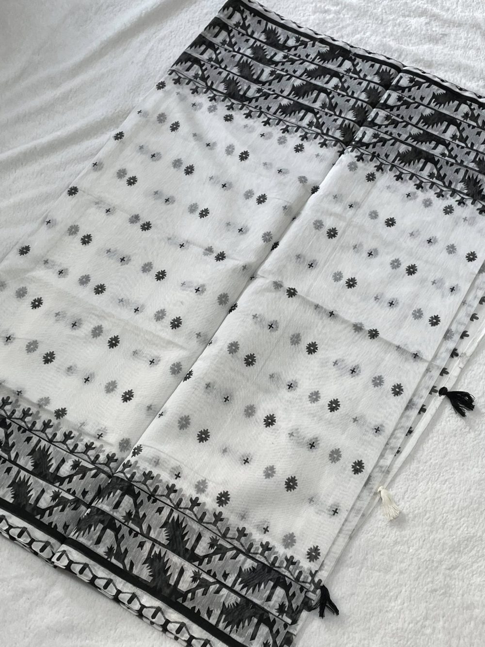Jamdani Print Cotton Saree - White & Black Colors - Image 3