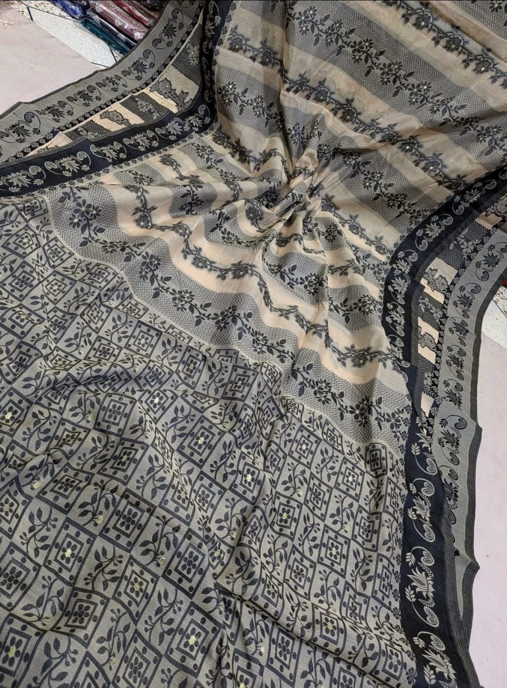 Tanth Cotton Floral design Saree - Gray color - Image 2