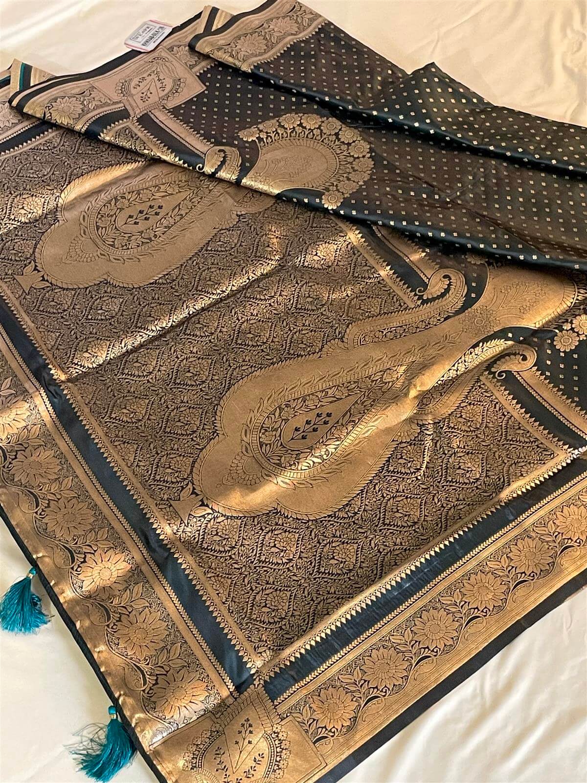 Benaroshi Katan Saree – Bottle Green with Gold Work - with blouse piece - Image 6