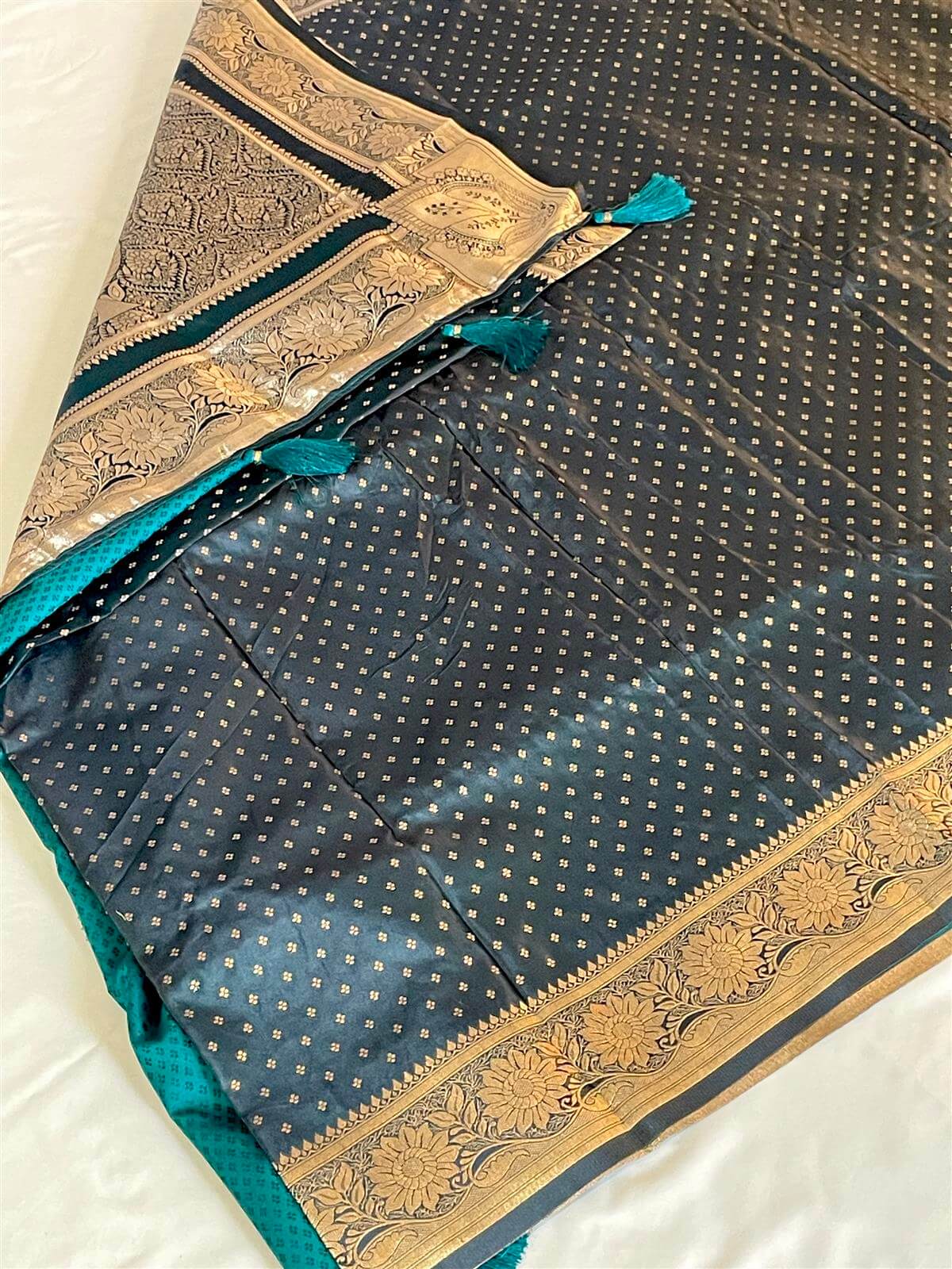 Benaroshi Katan Saree – Bottle Green with Gold Work - with blouse piece - Image 5